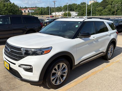 Used 2023 Ford Explorer XLT w/ Equipment Group 202A RWD image 20