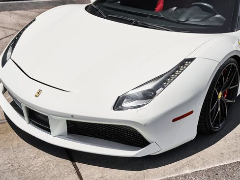 Used 2018 Ferrari 488 GTB RWD image 6