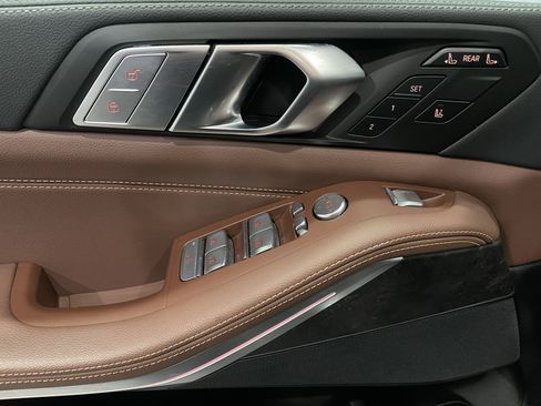 Certified 2022 BMW X7 xDrive40i w/ M Sport Package image 11