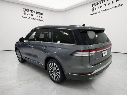 Used 2024 Lincoln Aviator Reserve w/ Elements Package Plus RWD image 3