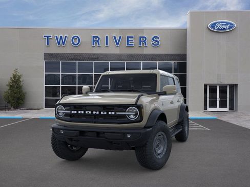 New 2025 Ford Bronco Outer Banks w/ Sasquatch Package image 2