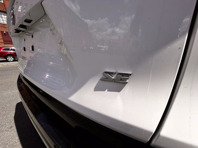 Used 2021 Toyota RAV4 SE w/ Weather & Moonroof Package AWD/4WD image 9
