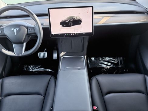 Used 2023 Tesla Model Y Performance AWD/4WD image 2