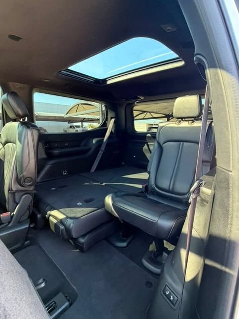 Used 2022 Jeep Wagoneer Series III w/ Premium Group I AWD/4WD image 13