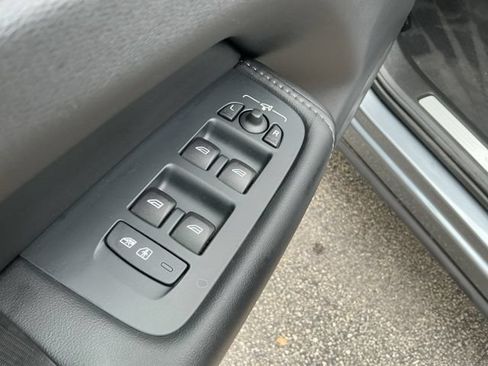 Certified 2025 Volvo XC60 T8 Ultra AWD/4WD image 24