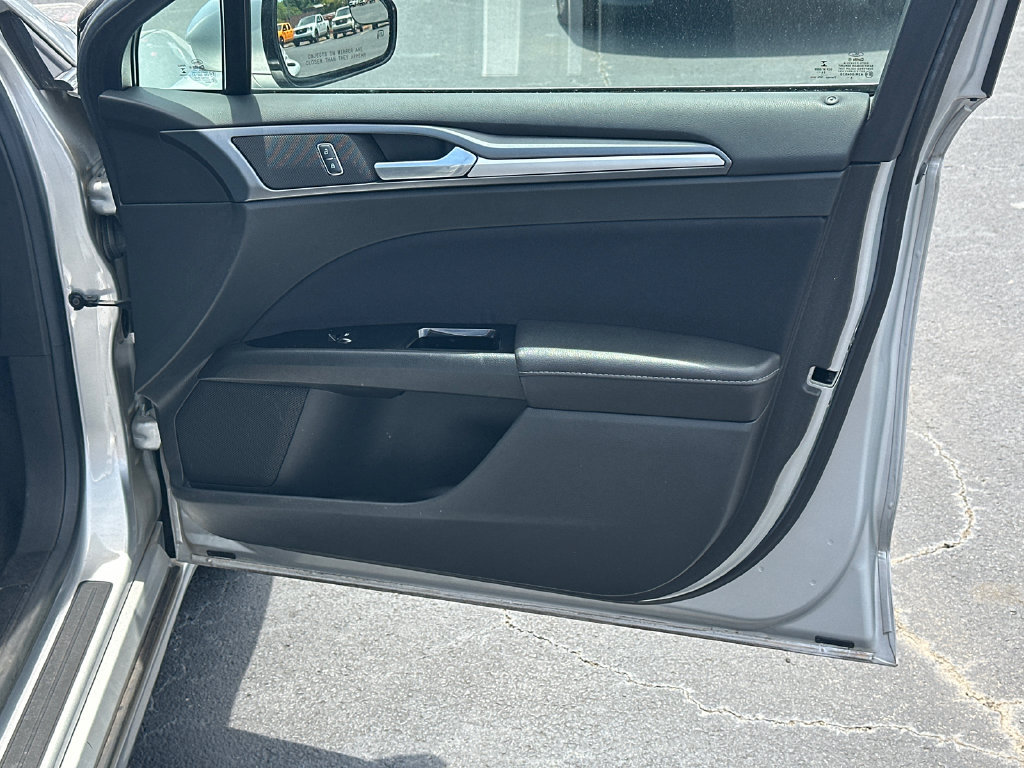 Used 2015 Ford Fusion SE FWD image 14
