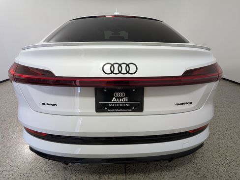 Used 2022 Audi e-tron Premium Plus w/ Premium Plus Package AWD/4WD image 6