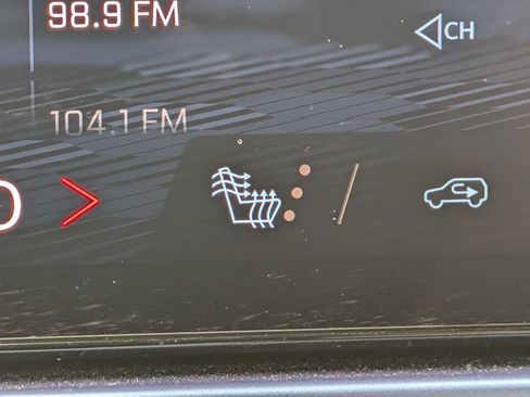 Used 2024 Chevrolet Equinox EV LT FWD image 32