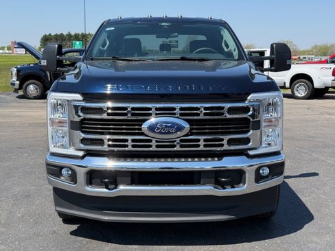 Used 2025 Ford F350 XLT AWD/4WD image 3