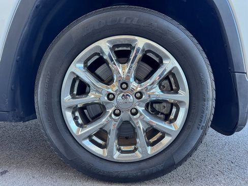 Used 2017 Jeep Cherokee Latitude w/ Comfort/Convenience Group image 12