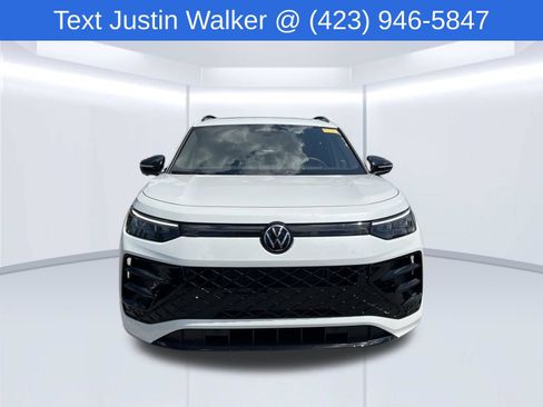 Used 2025 Volkswagen Tiguan SE R-Line FWD image 2