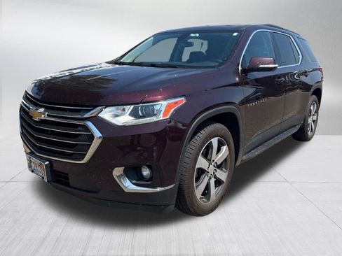 Used 2019 Chevrolet Traverse LT w/ LT Premium Package AWD/4WD image 2