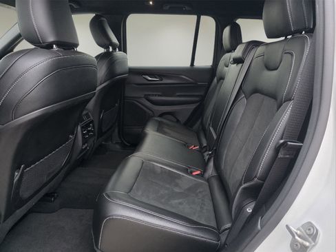 Used 2024 Jeep Grand Cherokee Altitude image 20