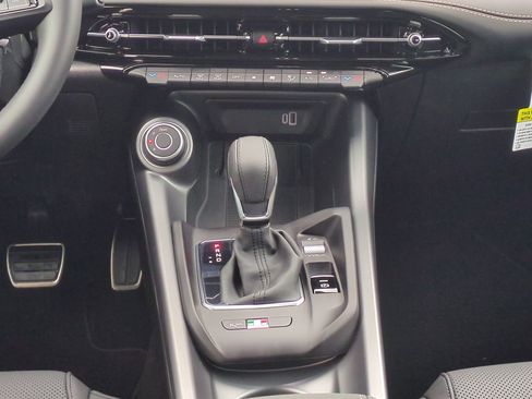 New 2025 Alfa Romeo Tonale w/ Premium Package image 18