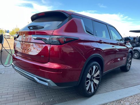 New 2025 Mitsubishi Outlander SE image 5