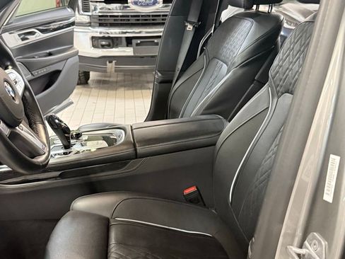Used 2021 BMW 750i xDrive w/ Executive Package image 38