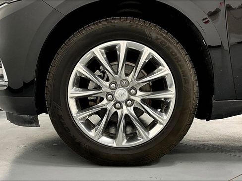 Used 2019 Buick Enclave Essence image 11