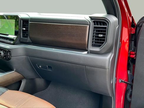 Used 2024 Chevrolet Silverado 1500 High Country w/ High Country Premium Package AWD/4WD image 18