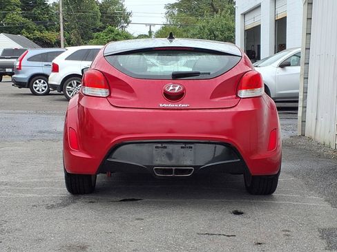 Used 2013 Hyundai Veloster w/ Style Pkg image 4