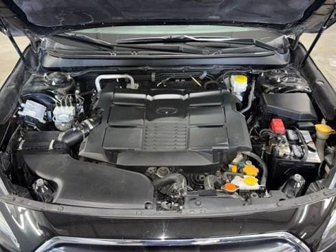 Used 2018 Subaru Outback 3.6R Touring w/ Popular Package #3 AWD/4WD image 12