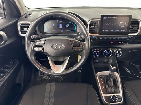 Used 2023 Hyundai Venue SEL image 21