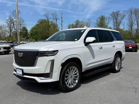 Certified 2024 Cadillac Escalade Premium Luxury AWD/4WD image 3