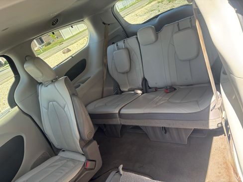 Used 2017 Chrysler Pacifica Touring-L Plus image 7