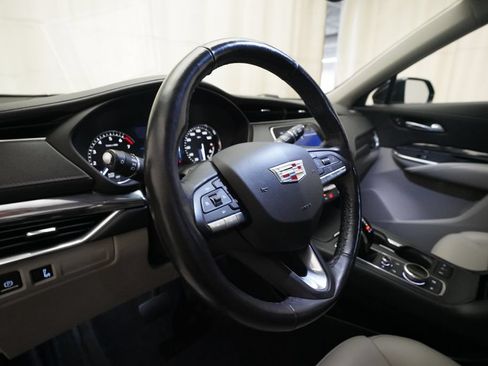Used 2020 Cadillac XT4 Luxury w/ Cold Weather Package AWD/4WD image 8