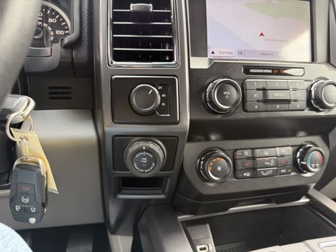 Used 2019 Ford F150 XLT w/ Equipment Group 302A Luxury AWD/4WD image 41