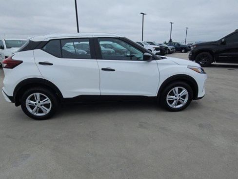Used 2023 Nissan Kicks S FWD image 9