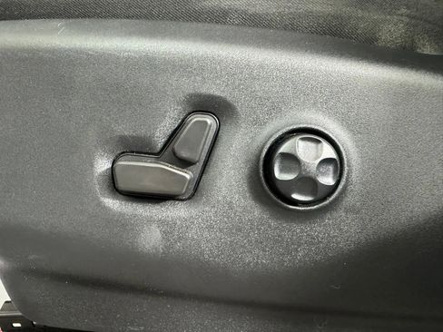 Used 2022 Chrysler Pacifica Touring-L FWD image 32