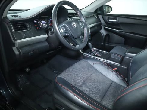 Used 2017 Toyota Camry SE image 17