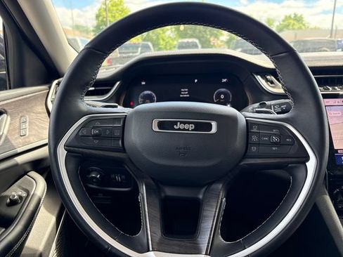 Used 2022 Jeep Grand Cherokee L Limited w/ Luxury Tech Group II AWD/4WD image 15