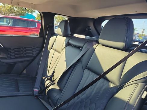 New 2026 Mitsubishi Outlander SEL image 13