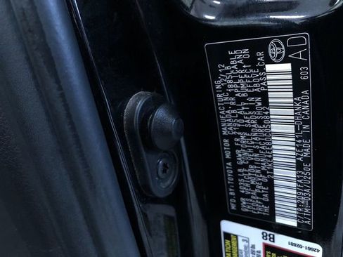 Used 2013 Toyota Matrix S FWD image 30