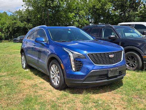 Used 2023 Cadillac XT4 Luxury w/ Cold Weather Package FWD image 1