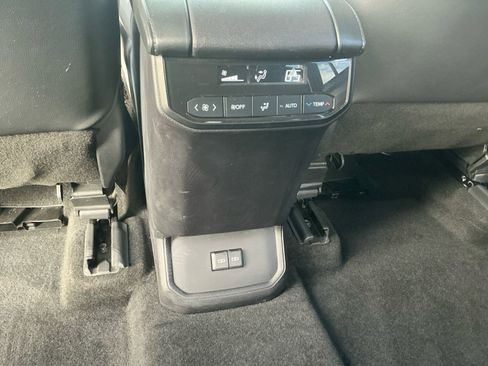 Certified 2023 Toyota Highlander XSE image 32