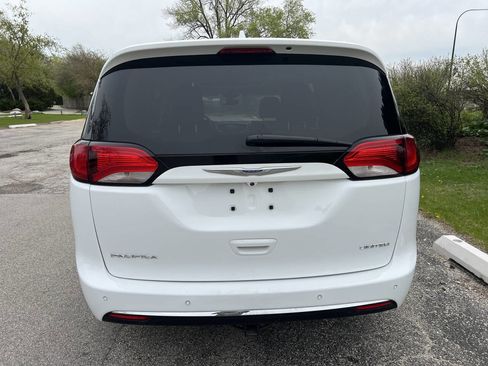 Used 2019 Chrysler Pacifica Limited image 5