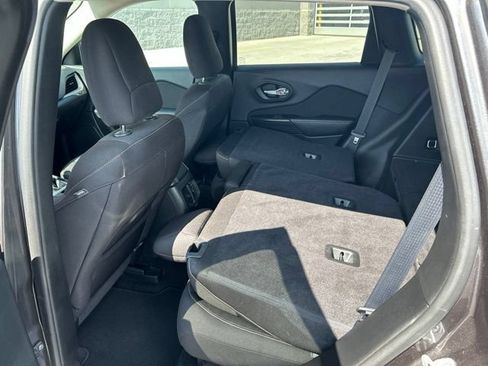 Used 2016 Jeep Cherokee Latitude w/ Comfort/Convenience Group AWD/4WD image 10
