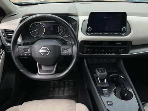 Used 2025 Nissan Rogue SV FWD image 14