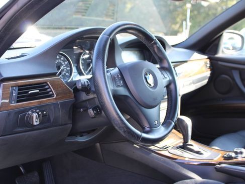 Used 2013 BMW 335i Convertible image 21