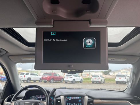 Used 2020 GMC Yukon Denali w/ Denali Premium Package image 46