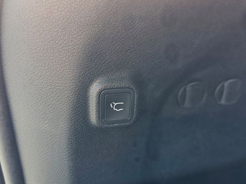 Used 2020 Jeep Cherokee Limited image 16