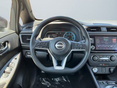 Used 2025 Nissan Leaf S FWD image 11