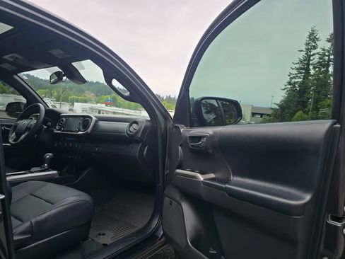 Used 2023 Toyota Tacoma Limited w/ Nightshade Package AWD/4WD image 16