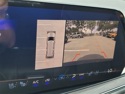 New 2025 Chevrolet Suburban Premier image 18