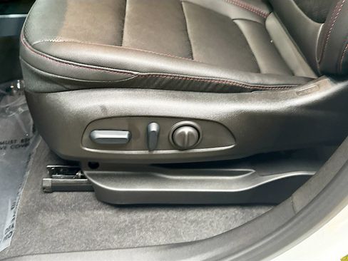 Used 2027 Chevrolet Bolt RS FWD image 21