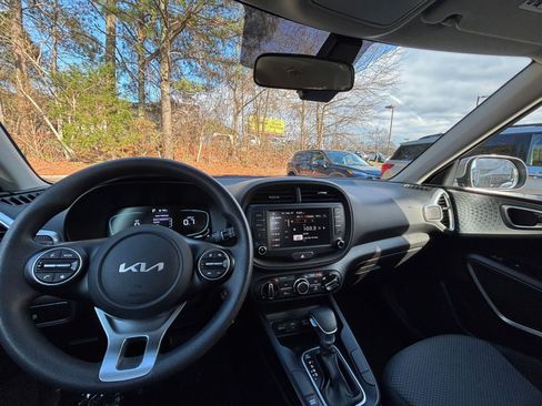 Used 2025 Kia Soul LX w/ LX Technology Package image 33