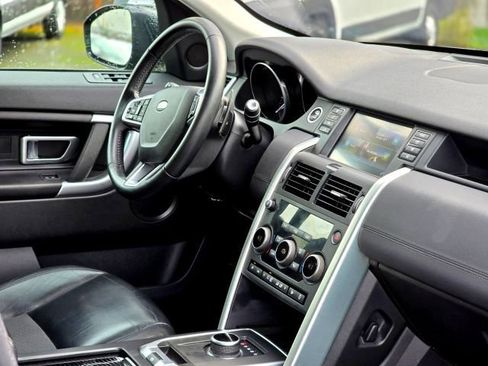 Used 2017 Land Rover Discovery Sport SE image 17