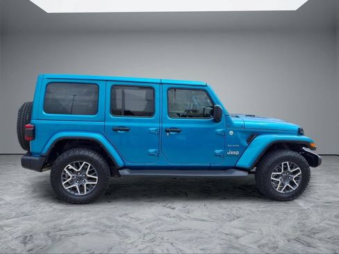Used 2024 Jeep Wrangler Unlimited Sahara w/ Technology Group AWD/4WD image 8
